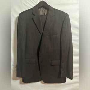 Lauren Suit by Ralph Lauren 100% Wool Size 44L with pants that are a size 36x36.